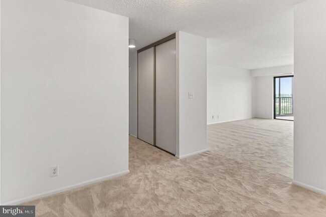 Building Photo - 5903 Mt Eagle Dr