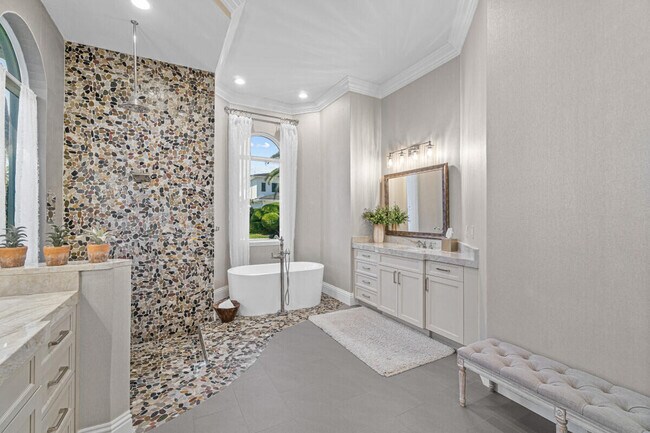 Building Photo - 2280 Queen Palm Rd