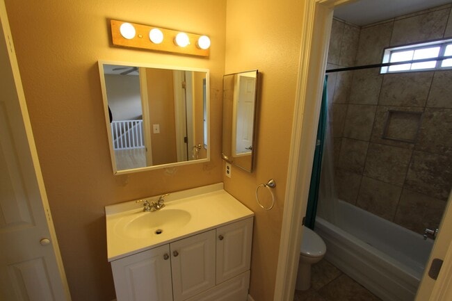 Building Photo - Charming 3-Bed Rockridge Estates Home | Arizona Room & Heated Garage