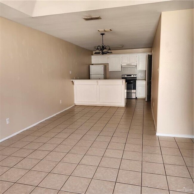 Building Photo - 8 Prosperity Dr