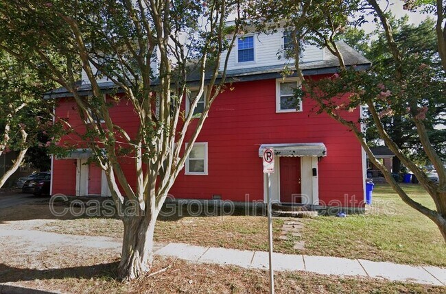 Building Photo - 861 W 48th St