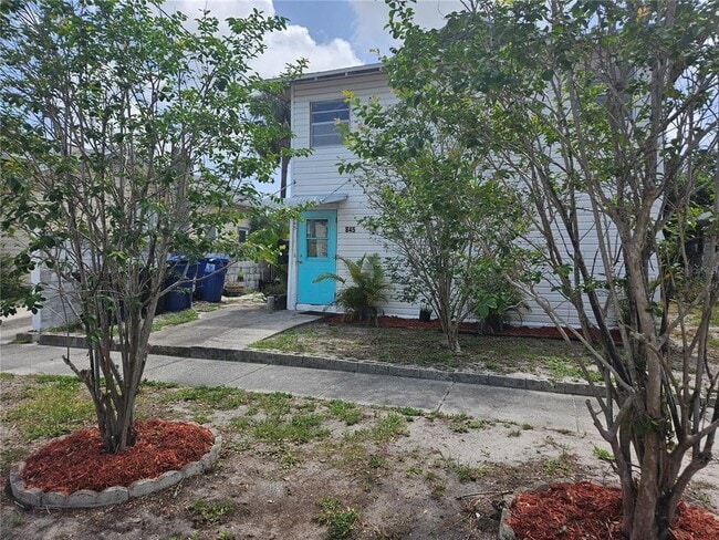 Building Photo - 845 17th St N