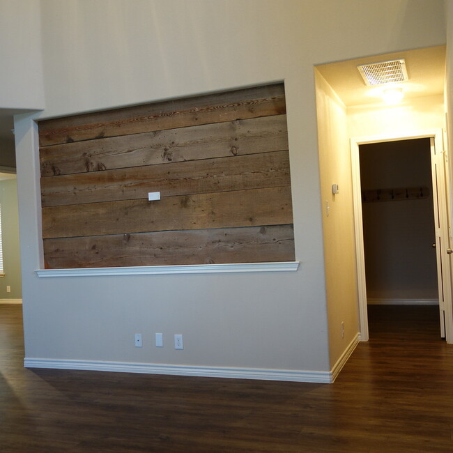 Building Photo - 3 BEDROOM / 2 BATH HOME IN KYLIE - BROOKSI...