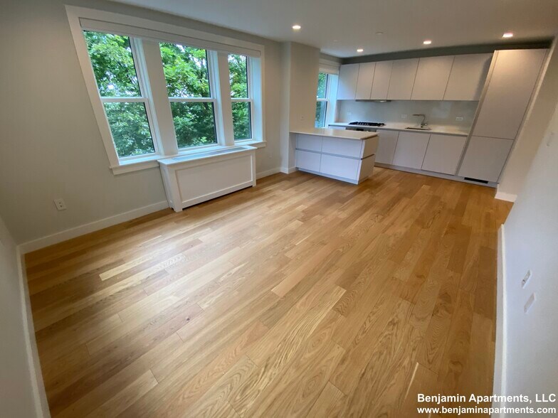 Building Photo - 123 Highland Ave