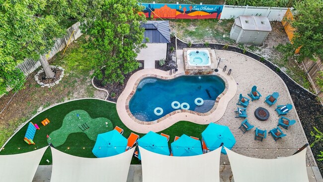 Building Photo - 5410 King Richard St