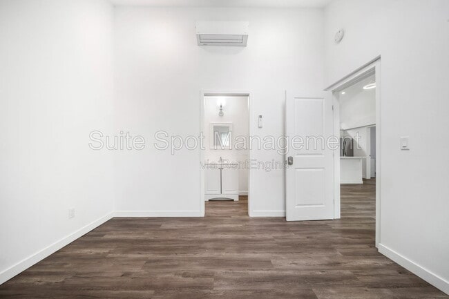 Building Photo - 420 N Batavia St