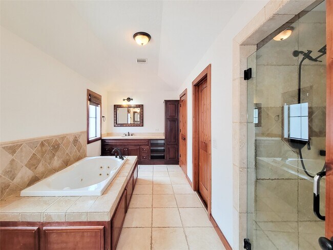 Building Photo - 1801 W 24th St