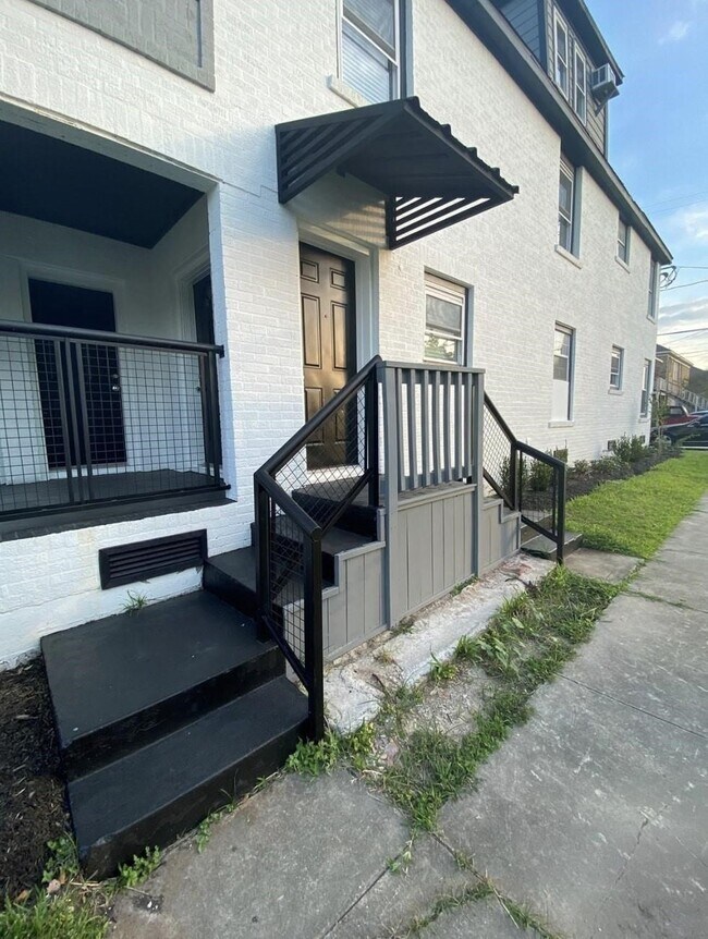 Building Photo - 2802 Palm St