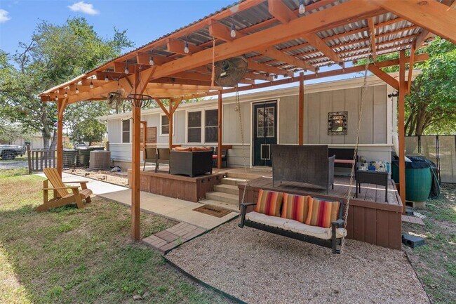 Building Photo - 1003 Bugg Ln