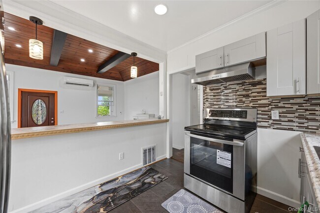 Building Photo - 3404 Mohegan Ave