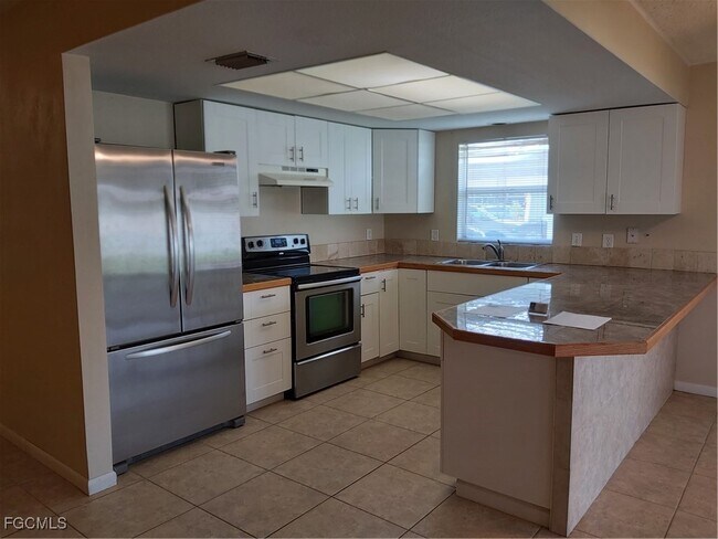 Building Photo - 3817 SE 11th Ave