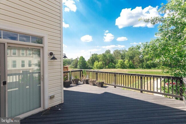 Building Photo - 42598 Chisholm Dr
