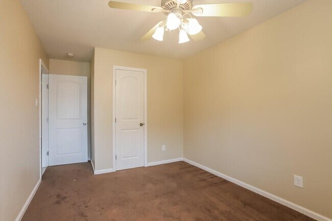 Building Photo - 5751 Oakham St
