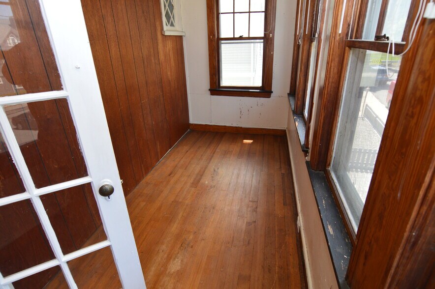 Primary Photo - 100 Etna St