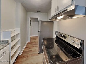 Building Photo - 886 Brandywine St