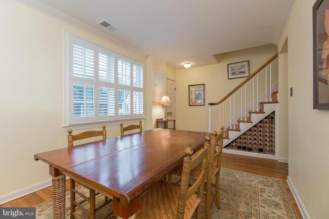 Building Photo - Rare Georgetown Townouse with private yard - 1 block from Rose Park / M St