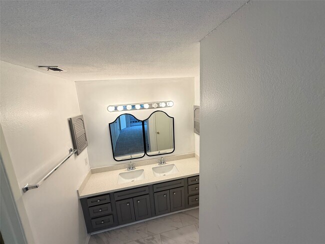 Building Photo - 5005 Georgi Ln