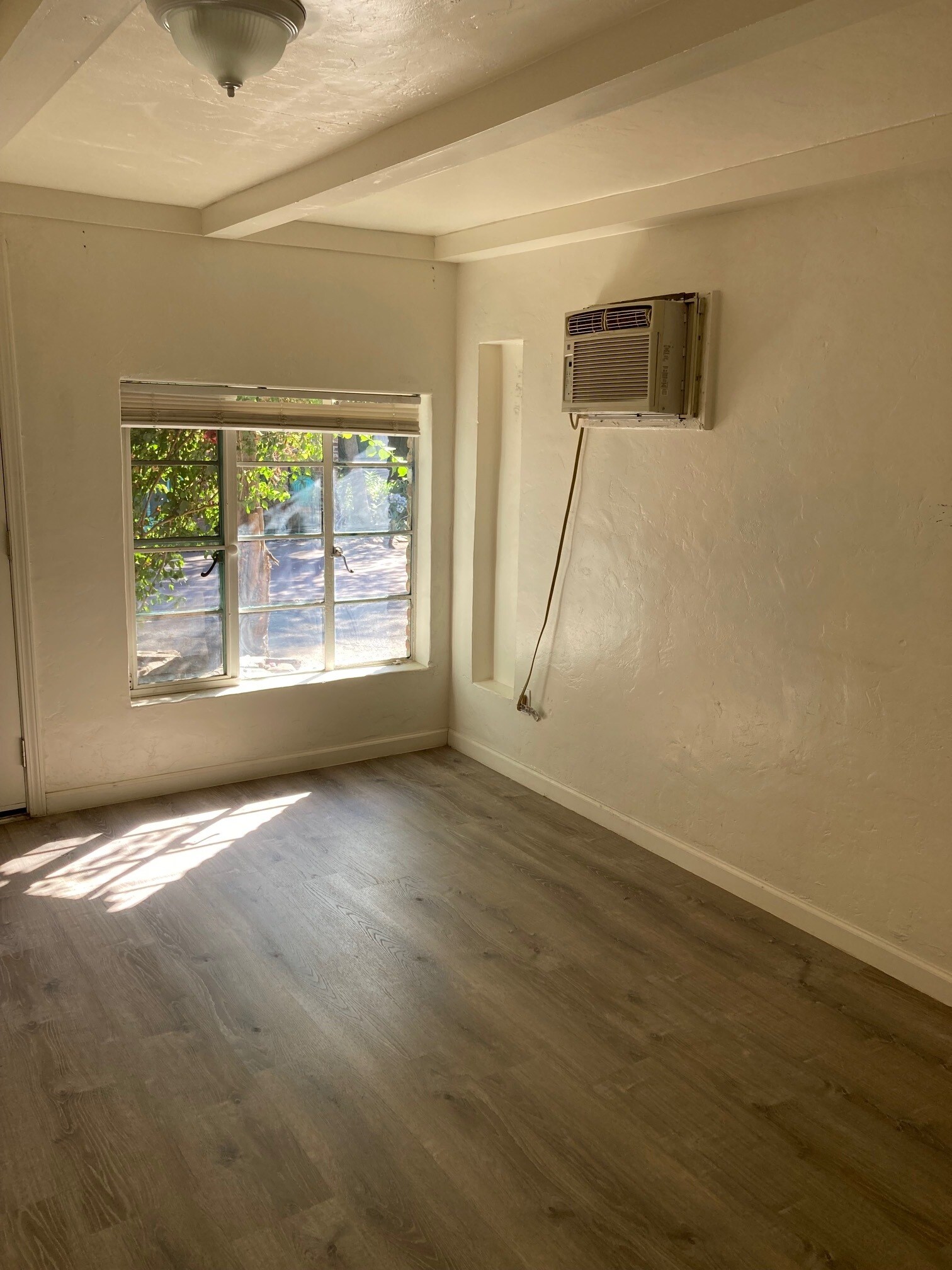 Living Room - 2639 N Maroa Ave