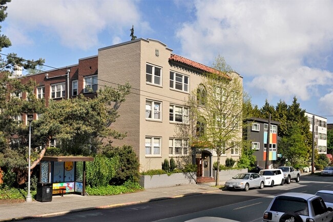 Building Photo - Catalina Apartments