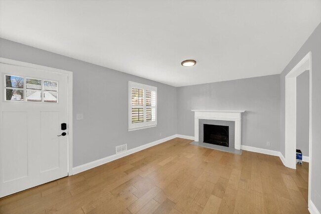 Building Photo - 10523 Howard Ave