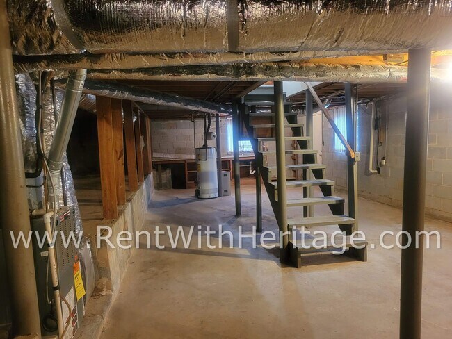 Building Photo - GRAMPA'S BUNGELOW - AWESOME BRICK RANCH WITH FULL UNFINISHED BASEMENT / GREAT LOCATION