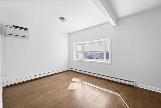 Building Photo - 278 Winfield Ave