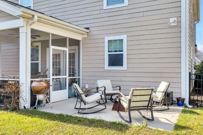 Building Photo - Gigantic Gorgeous Home in Pooler!