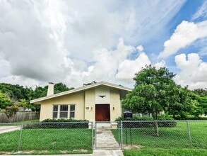 Building Photo - 1013 23rd St W