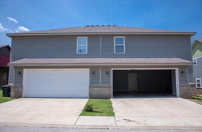 Building Photo - FREE 55" TV or 28" BLACKSTONE WITH SIGNED LEASE!! 4B/4.5B Only $2400