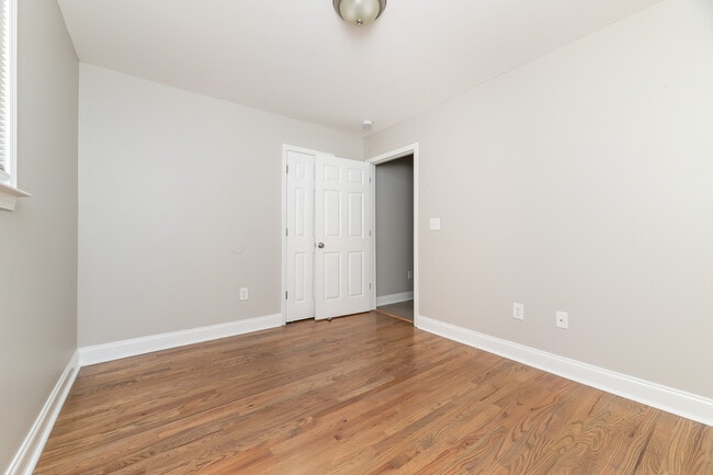 Building Photo - 316 Gower St