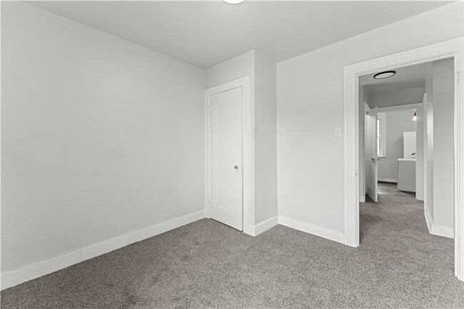 Building Photo - Spacious 4 Bedroom, 1 Bath Home in Crafton...