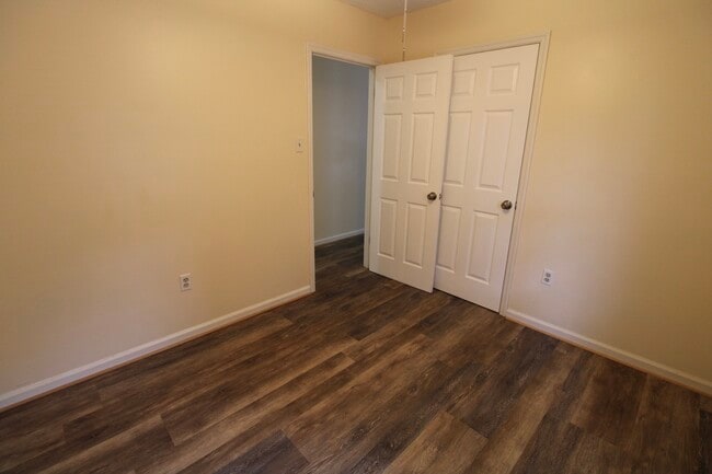 Building Photo - 12 King Arthur Pl