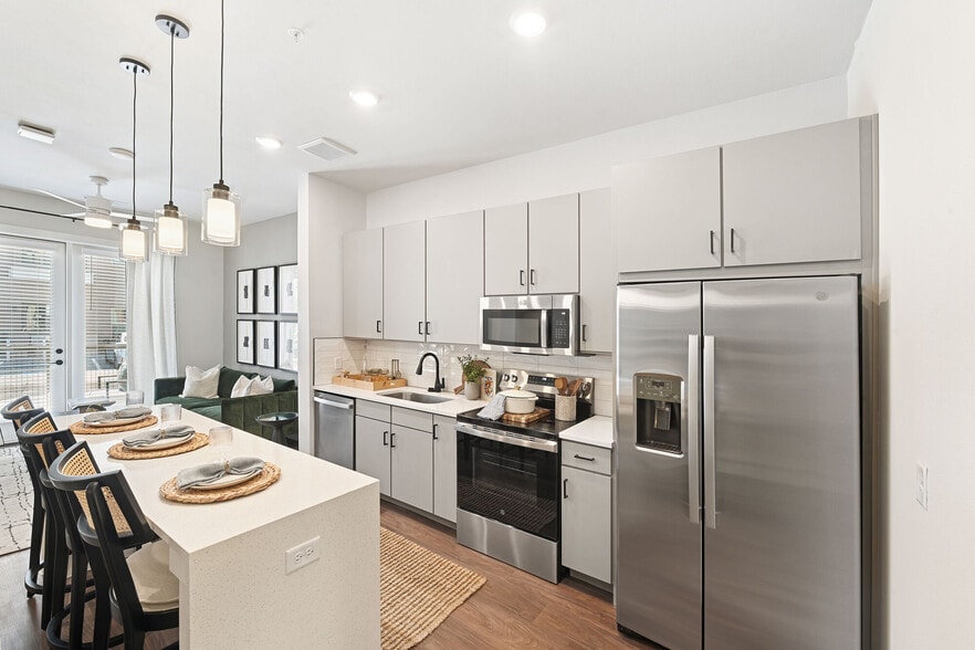 Building Photo - Caroline Eastside