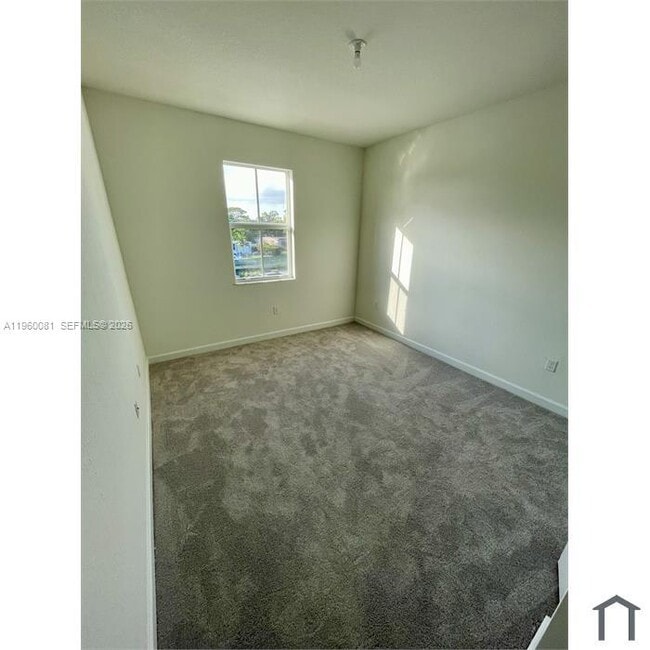 Building Photo - 2667 SE 28th Dr