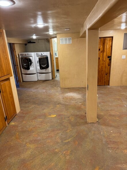 Downstairs W/D - 1706 W Alameda St