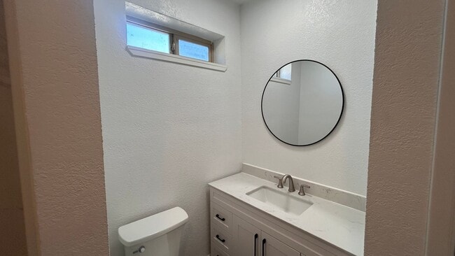 Building Photo - 1337 W Orangeburg Ave