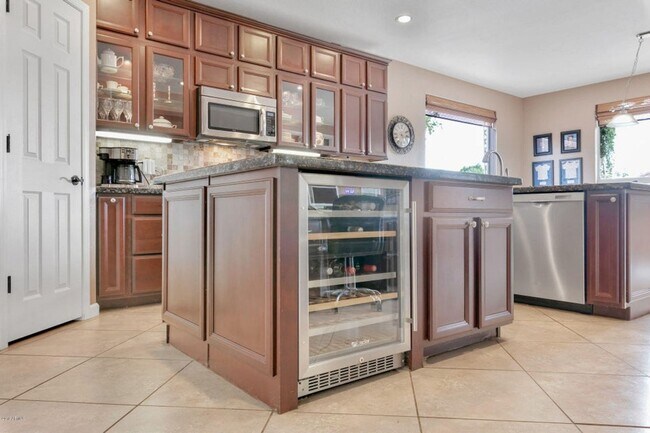 Building Photo - Nice Chandler home with Sparkling Swimming...