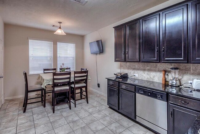 Building Photo - 4023 Windmill Creek Dr