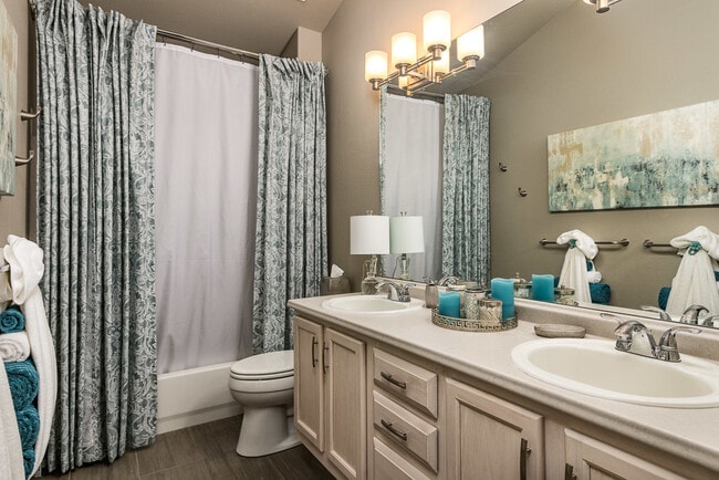 Building Photo - Updated Broadmoor Glens!
