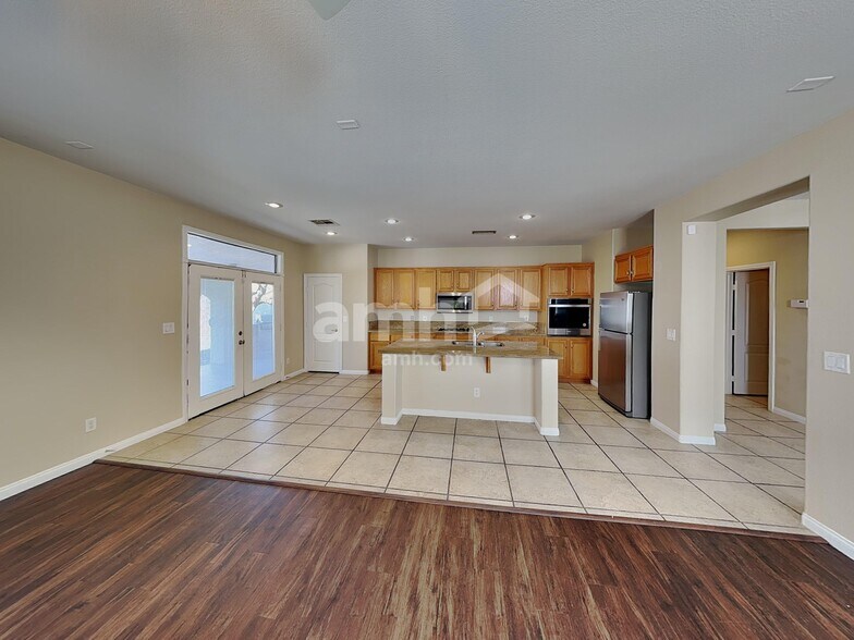 Building Photo - 903 Golden Poppy St