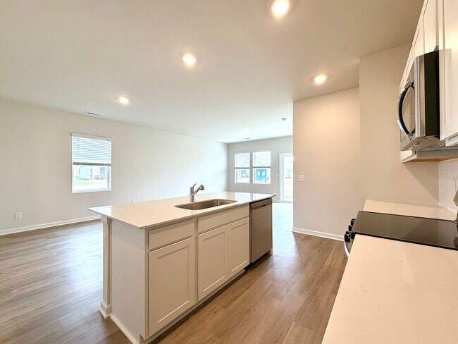 Building Photo - 900 Moray Ln