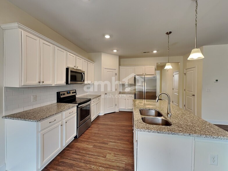 Building Photo - 4336 Longfellow Dr