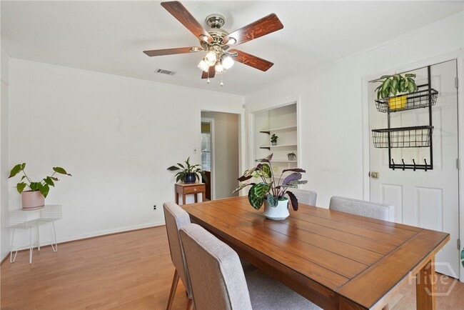 Building Photo - 204 Pine Grove Dr