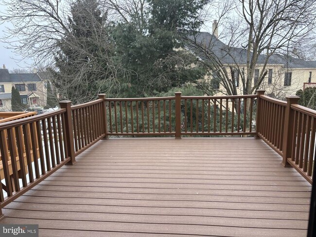 Building Photo - 2028 Yorktown N