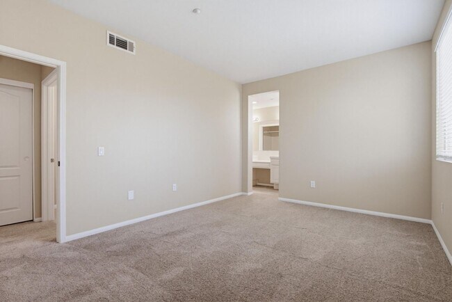 Building Photo - 823 Kalpati Cir