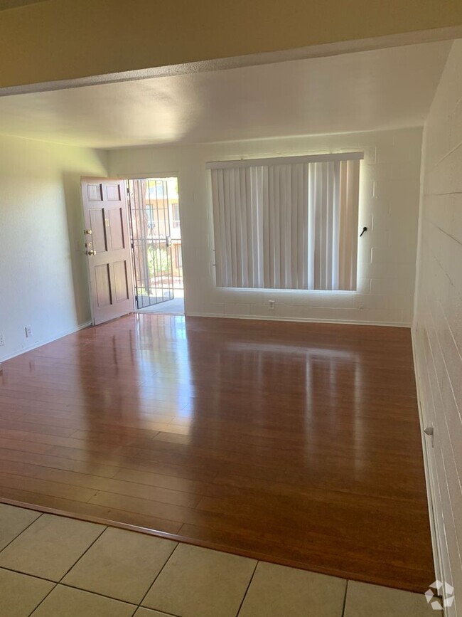 Building Photo - Affordable 1 Bedroom Condo In Central Las ...