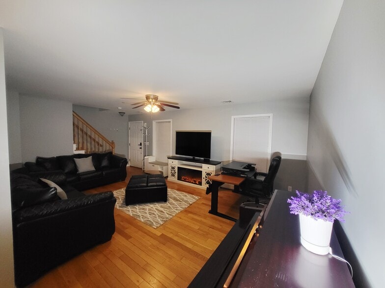 Building Photo - 5 Healy Rd