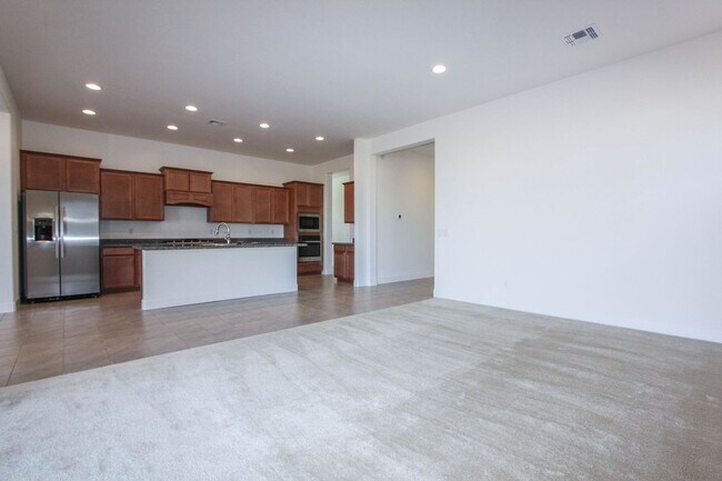 Building Photo - 3 bed 2 bath in Pronghorn Ranch