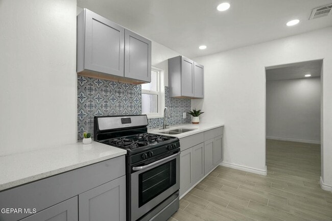Building Photo - 2606 Justus St