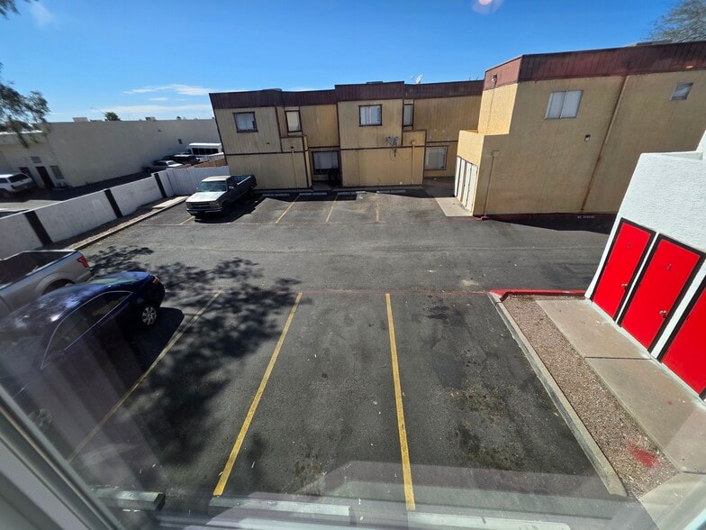 Building Photo - 1749 E Pepper Cir